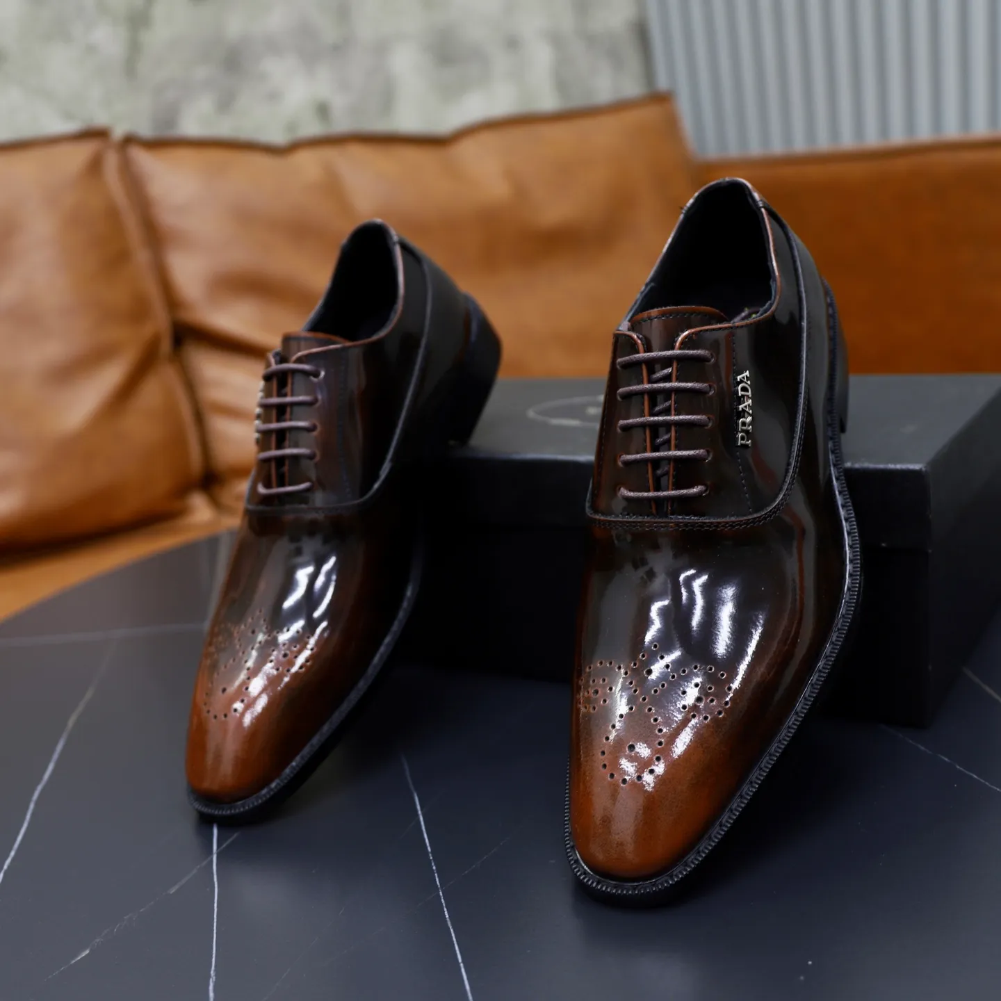 Ex-factory price: 540💰🙅‍♂️🙅‍♂️🙅‍♂️ Brand: PRADA Standard code: Men's code 38-44 (45 can be customized) Grade: Same style as the official website Original order quality Material: Original cowhide surface Comfortable cowhide lining Original outsole Style category: Men's fashionable casual leather shoes Distinguished big-name luxury elements Top luxury Color: actual picture color